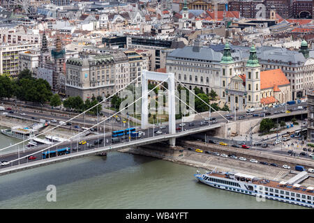 Vue aérienne Budapest avec Elisabeth Pont sur le Danube Banque D'Images