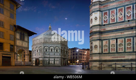 L'Italie. Baptistère de Florence au lever du soleil. Dans les prévisions, sur la droite, le clocher de Giotto. Banque D'Images