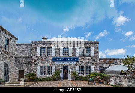 HAMILTON, Bermudes - Juillet 12, 2017 : Hamilton, dans les Bermudes sont un mélange de culture américaine et britannique. La Royal Naval Dockyard allie modernité attracti Banque D'Images