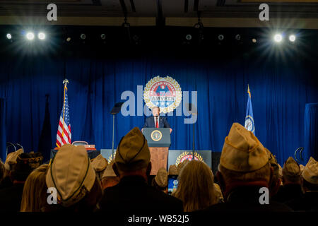 Louisville, États-Unis d'Amérique. Août 21, 2019. Le président Donald J. Trump prononce une allocution aux anciens combattants américains (AMVETS) 75e Congrès national, avant la signature d'un mémorandum présidentiel "ischarging la dette fédérale totale et permanente d'anciens combattants handicapés' Mercredi, août, 21, 2019, au Galt House Hotel à Louisville, Ky personnes : le Président Donald Trump Credit : tempêtes Media Group/Alamy Live News Banque D'Images