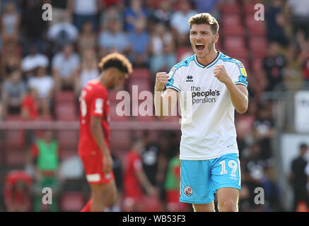 Londres, Royaume-Uni. Août 24, 2019. Crawley Town's Jordanie Tunnicliffe célèbre sur le coup de sifflet final lors de la Sky Bet League un match entre Leyton Orient et Crawley Town au Brisbane Road à Londres. Des photos au téléobjectif : Crédit/Alamy Live News Banque D'Images