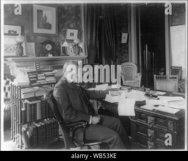 Elihu Root, 1845-1937, trois-quarts portrait, assis à un bureau, face vers la gauche Abstract/moyenne : 1 tirage photographique. Banque D'Images