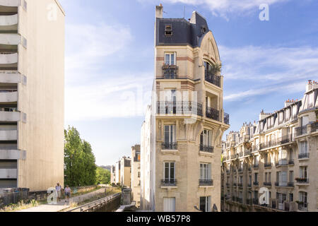 Paris Le Petit Ceinture - un parc sur un chemin de fer abandonné dans le 15ème arrondissement de Paris, France, Europe. Banque D'Images