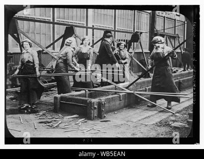 English les femmes en chantiers de Abstract/moyenne : 1 négatif : vitrage ; 5 x 7 in. ou moins. Banque D'Images