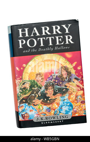 Un exemplaire de Harry Potter et les Reliques par Rowling, Le septième et dernier de la série des Harry Potter, publiée en 2007. Banque D'Images