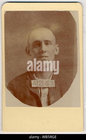 E. Frank Wright, mug shot avec no 4243 sur la poitrine Banque D'Images