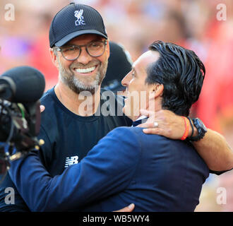 23 août 2019 , Anfield, Liverpool, Angleterre, Premier League, Liverpool contre Arsenal Liverpool ; manager Jurgen Klopp Arsenal accueille manager Unai Emery pour le Crédit : Conor Molloy/News Images football Premier League/EFL images sont soumis à licence DataCo Banque D'Images