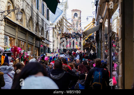 Les rues de Venise pendant le carnaval. Banque D'Images