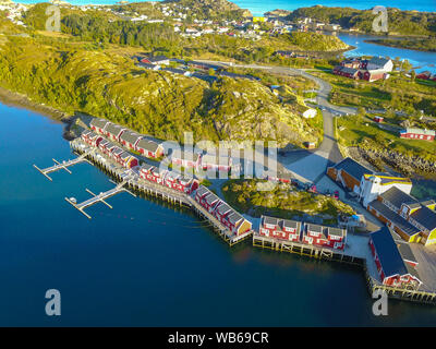 Reine vues depuis ci-dessus, dans les îles Lofoten en Norvège Banque D'Images