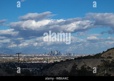 Los Angeles skyline vue de la Baldwin Hills un panorama Park, California, USA Banque D'Images