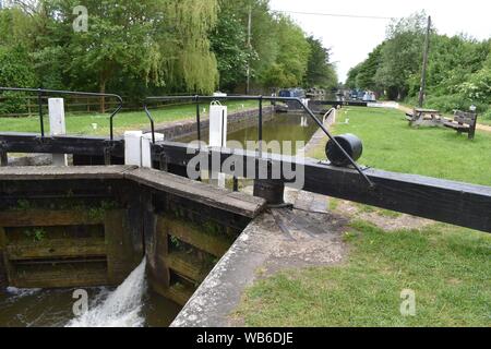 Une vue rapprochée de l'Kintbury serrure sur le Kennet and Avon canels dans Berkshire Banque D'Images