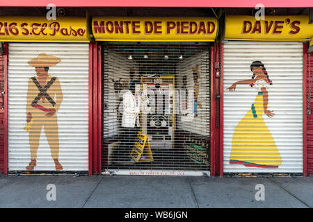 Façade de Dave's Pawn Shop au centre-ville d'El Paso, Texas Banque D'Images