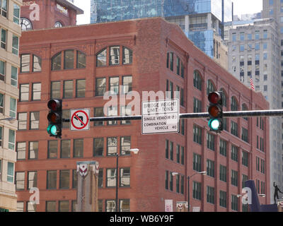 Limite de poids pont signe. LaSalle Street, Chicago, Illinois. Banque D'Images