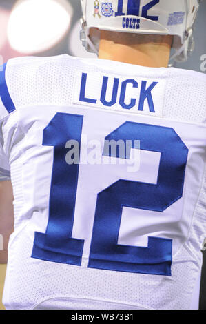 Jacksonville, FL, USA. Nov 8, 2012. Indianapolis Colts quarterback Andrew Luck (12) au cours de NFL football match entre les Jacksonville Jaguars et les Colts à l'EverBank Field le 8 novembre 2012 à Jacksonville, en Floride. Les Colts ont remporté 27-10. Crédit : Scott A. Miller/ZUMA/Alamy Fil Live News Banque D'Images