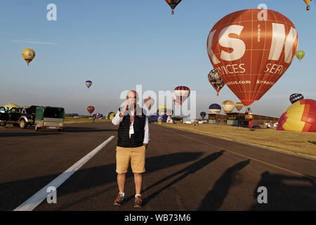 Chambley, France. 4 Août, 2019. Philippe Buron-Pilâtre, organisateur de la 16e édition du Grand Est Mondial Air Ballons. Banque D'Images