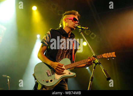 Rio de Janeiro, Brésil, le 29 septembre 2011. Chanteur et compositeur Max de Castro lors d'un concert sur la scène du coucher du soleil à Rio Rock dans la ville de Rio d Banque D'Images