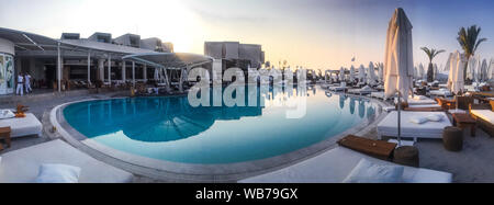 Bodrum beach et offre une vue sur le port en Turquie Banque D'Images