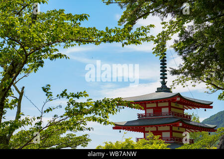 Yamanashi, Japon, 12th, Mai, 2018. La belle vue de la pagode dans Arakurayama Parc Sengen. La pagode est parfaitement placé pour une vie Banque D'Images