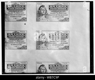 Premier food stamp. Washington, D.C., le 20 avril. Le premier des nouveaux timbres surplus alimentaires sont venus des presses au le Bureau des gravures et impressions d'aujourd'hui. Les dernières de l'administration visant à réduire les excédents agricoles, les timbres, de jaune et bleu, seront délivrées aux personnes à l'aide d'urgence qui peuvent à leur tour chaque échange de timbres de 1,00 $ pour l'alimentation d'une valeur de 1,50. Rochester, New York, sera une des premières demi-douzaine de villes pour essayer le nouveau plan de timbres Abstract/medium : 1 négatif : vitrage ; 4 x 5 in. ou moins Banque D'Images