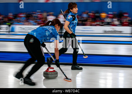 Raleigh, Caroline du Nord, USA. Août 24, 2019. Le 24 août 2019 ''" Raleigh, NC, US - ''… en action au cours de la nuit de curling en Amérique au Raleigh Ice plex. Nuit Curling en Amérique en vedette de l'Olympique U.S. men's médaille d'équipe de l'Jeux olympiques d'hiver de 2018 en Corée du Sud, l'équipe féminine américaine, ainsi que de l'Italie, le Japon, et l'Écosse, du 22 au 24 août 2019. Credit : Timothy L. Hale/ZUMA/Alamy Fil Live News Banque D'Images