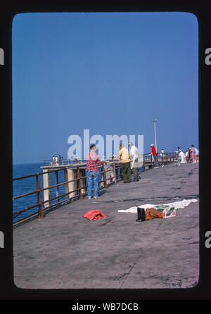 La pêche en fin de maison hantée Pier, Long Branch, New Jersey Banque D'Images