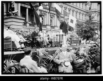 Le Jour du drapeau. Exercices du Jour du drapeau, de l'État, la guerre, la Marine et l'immeuble. Wilson qui parle ; Bryan, Daniels, [[[:w:Breckinridge Breckinridge Long long|]]], William Phillips, F.D. Roosevelt, etc. présent Abstract/moyenne : 1 négatif : vitrage ; 5 x 7 in. ou moins Banque D'Images