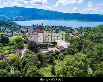 Ville d'Annecy, Lac et château d'en haut, dans le sud-est de la France Banque D'Images