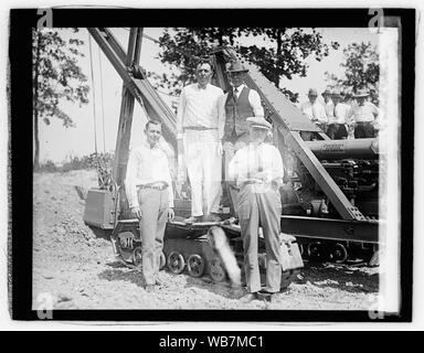C. Ford du tracteur, Road Show, l'orifice de remplissage Motor Co. Abstract/moyenne : 1 négatif : vitrage ; 4 x 5 in. ou moins Banque D'Images