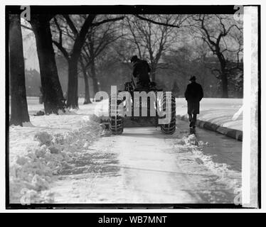 Tracteur Ford Motor Co. Abstract/moyenne : 1 négatif : vitrage ; 4 x 5 in. ou moins Banque D'Images