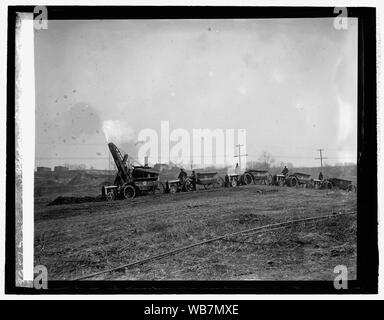 Ford mtr. Co., tracteurs dans Alexandria Cité Abstract/moyenne : 1 négatif : vitrage ; 4 x 5 in. ou moins Banque D'Images