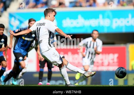 Paderborn, Allemagne. Août 24, 2019. firo : 24.08.2019, football, saison 2019/2020, 1ère Bundesliga SC Paderborn - SC Freiburg, simple action, Luca WALDSCHMIDT, SC Freiburg, plein la figure, de mort, de l'objectif 1 : 0, l'utilisation dans le monde entier | Photo : afp/Alamy Live News Banque D'Images