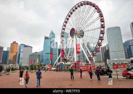 Roue d'observation de Hong Kong à bord de l'eau centrale. Hong Kong, Chine. Banque D'Images