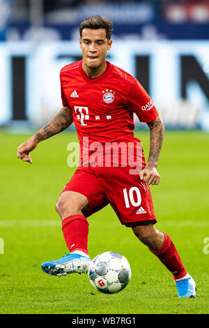 Gelsenkirchen, Allemagne. 24 août 2019. 1. BL - 19/20 - FC Schalke 04 vs Bayern Munich Philippe Coutinho (Bayern Munich/Munich) l'action. Photo unique. Découper. avec Ball // DFL règlement interdit toute utilisation des photographies comme des séquences d'images et/ou quasi-vidéo. // | Conditions de crédit dans le monde entier : dpa photo alliance/Alamy Live News Banque D'Images