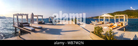 Bodrum beach et offre une vue sur le port en Turquie Banque D'Images