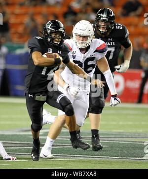 Honolulu, Hawaii, USA. 24 août, 2019.Hawaii Rainbow Warriors quarterback Chevan Cordeiro # 12 s'exécute pendant le jeu entre l'Hawaii Rainbow Warriors et les Wildcats de l'Arizona à l'Aloha Stadium d'Honolulu, HI - Michael Sullivan/CSM Crédit : Cal Sport Media/Alamy Live News Crédit : Cal Sport Media/Alamy Live News Banque D'Images