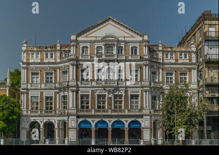 17 Oct 2004 19e siècle bâtiment néo-gothique de bâtiment Army & Navy, kala ghoda, Mumbai, Maharashtra, Inde, Asie Banque D'Images