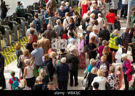 Les passagers arrivant à Stations Waterloo nouveau terminus, précédemment du terminal international Banque D'Images