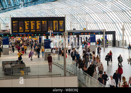 Les passagers arrivant à Stations Waterloo nouveau terminus, précédemment du terminal international Banque D'Images