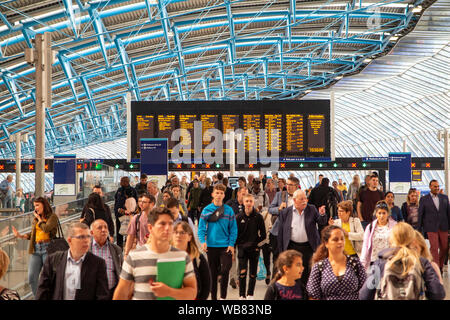 Les passagers arrivant à Stations Waterloo nouveau terminus, précédemment du terminal international Banque D'Images