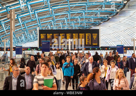 Les passagers arrivant à Stations Waterloo nouveau terminus, précédemment du terminal international Banque D'Images