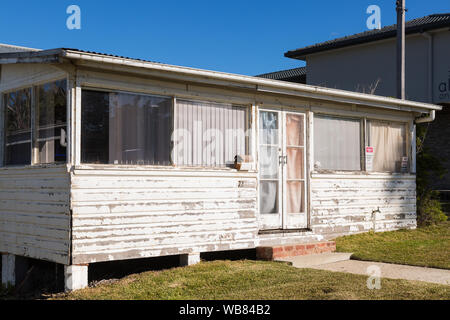 Vue générale d'un Weatherboard house, plage de Mollymook, Ulladulla, NSW Australie. Banque D'Images