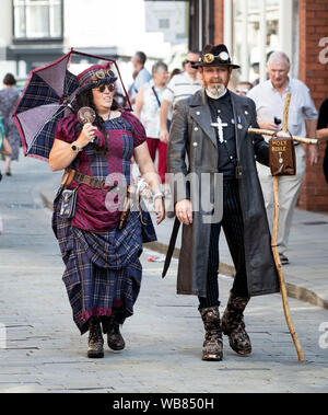 Steampunks assister à la Steampunk asile Festival, à Lincoln, le plus grand et le plus ancien festival steampunk dans le monde. Banque D'Images