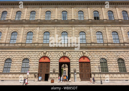 Le Königsbau, Residenz (résidence), l'ancien palais royal des rois de Bavière, les Wittelsbach Max-Joseph-Platz, Munich, Allemagne. Banque D'Images