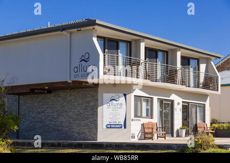 Vues générales de l'allure sur les appartements de vacances de l'océan, plage de Mollymook, Ulladulla, NSW Australie. Banque D'Images