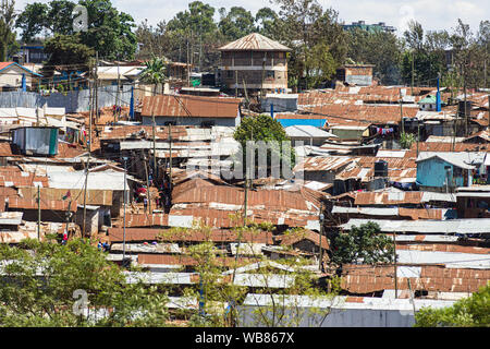 Avis d'une section de Kibera montrant cabane de fortune le logement, Nairobi, Kenya Banque D'Images