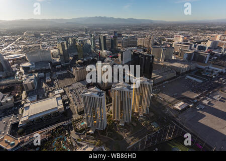 Las Vegas, Nevada, USA - Mars 13, 2017 : Vue aérienne de Signature at MGM, Hilton Grand Vacations et autres resort towers près du Strip de Las Vegas. Banque D'Images