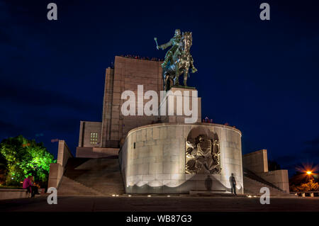 Statue équestre de Jan Zizka de sculpteur Bohumil Kafka en haut de la colline de Vitkov. Monument national de Vitkov, à Zizkov, Prague, République Tchèque Banque D'Images