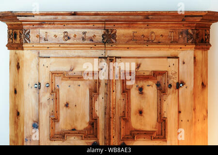 Dans l'intérieur comme une commode de salon contemporain. Dans la conception du Cabinet appartement maison moderne. Meubles tiroirs pour la maison. Décor à la poitrine. Style élégant. Banque D'Images