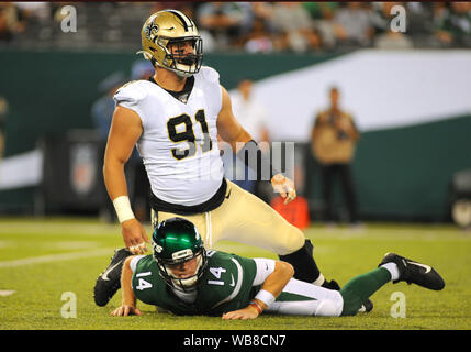 East Rutherford, NJ, USA. 24 août, 2019. New Orleans Saints défensive fin TREY HENDESON (91) Sacs (14) SAM DARNOLD pendant le match contre les Jets de New York. Le jeu a été joué au stade de la métropolitaine, East Rutherford, New Jersey (crédit Image : © CohenZUMA Bennett sur le fil) Credit : ZUMA Press, Inc./Alamy Live News Crédit : ZUMA Press, Inc./Alamy Live News Banque D'Images