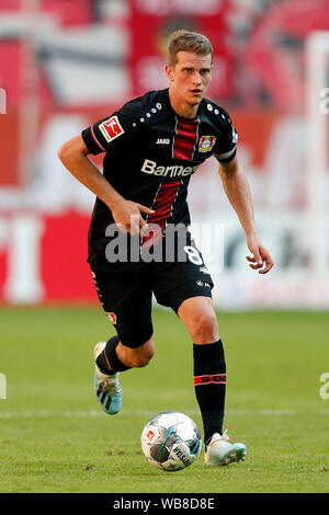 Duesseldorf, Allemagne 1. Fussball - Bundesliga, Matchday 2 Fortuna Düsseldorf : Bayer Leverkusen 1-3 sur 24. Août 2019 dans le Merkur - Spiel Arena Stadium à Düsseldorf / Allemagne Lars BENDER (LEV) Photo : Norbert Schmidt, Duesseldorf Banque D'Images